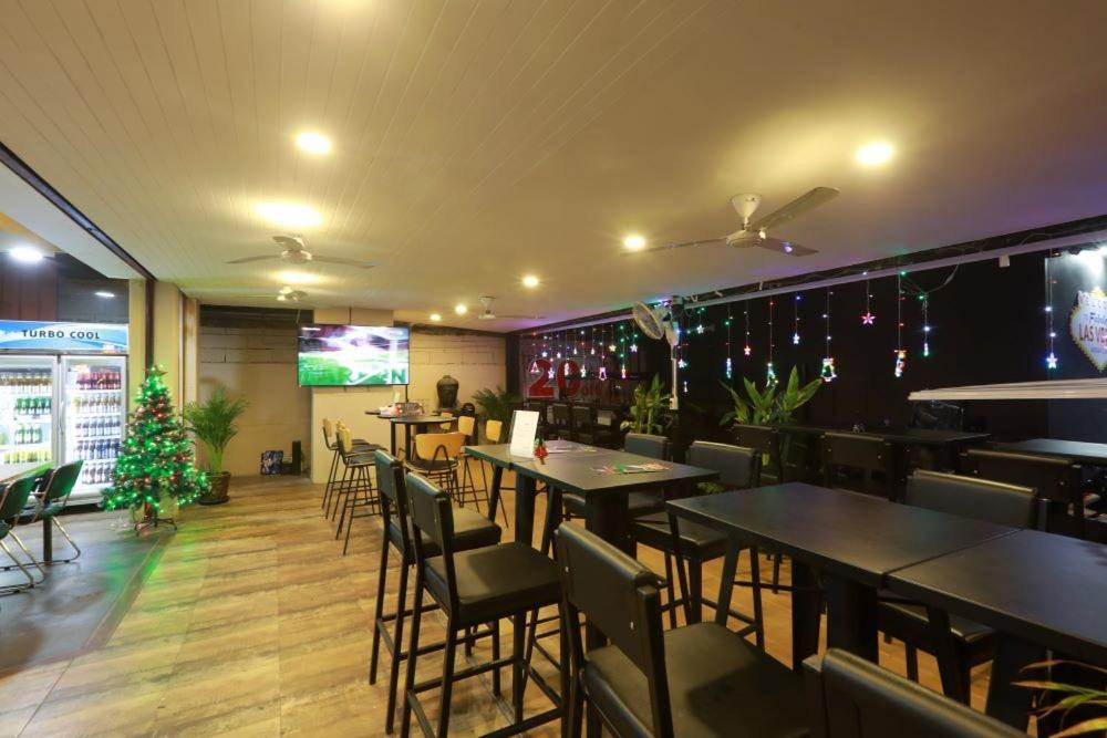 Pasadena Lodge Pattaya Exteriör bild