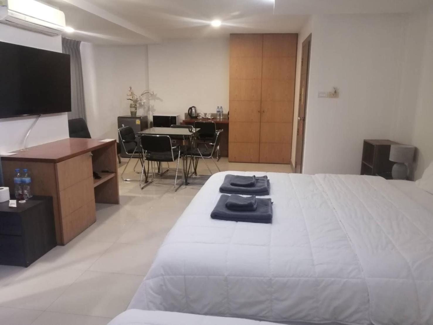 Pasadena Lodge Pattaya Exteriör bild